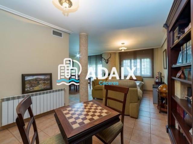 Casa en Venta en Cáceres, Espectacular casa tipo chalet, en zona privilegia de Cáceres, el R 66
