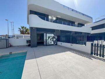 Casa en venta en Cabo Roig, Alicante Costa Blanca