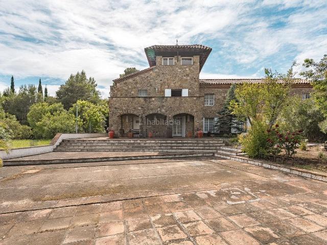 Casa en venta en Cabanelles. Exclusiva finca con carácter en el Alt Empordà. Casas.