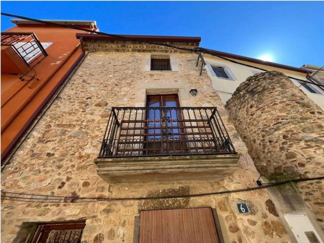 Casa adosada en venta en Cabanes. CASA PARA REFORMAR EN CABANES, ALT EMPORDÀ, GIRONA. Casas adosadas.