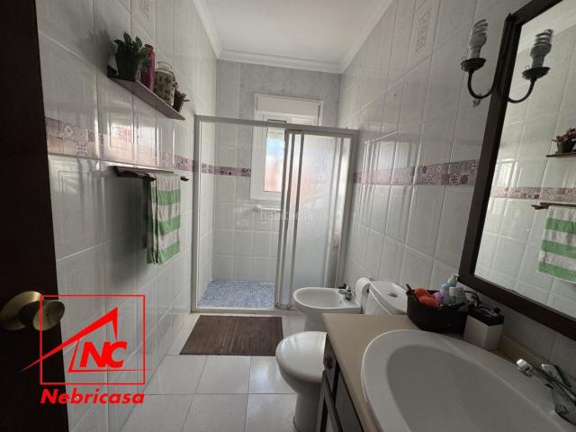 Casa en venta en Cabezas de San Juan Las. Vivienda en PLANTA BAJA de 139 m de solar y 87 m construidos, HACIENDO ESQUINA. Se distribuye en una entrada, 3 dormitorios, saló. Casas Cabezas de San.