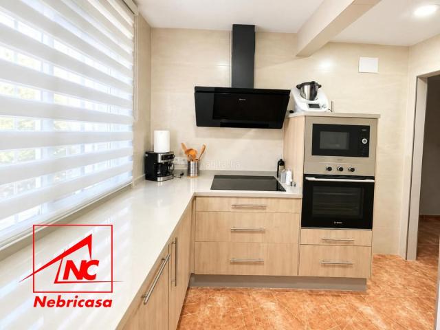 Casa en venta en Cabezas de San Juan Las. Vivienda en Planta Baja de 98 m construidos y 90 m de superficie gráfica, haciendo esquina y con salida a 2 calles. La vivienda cu. Casas Cabezas de San.