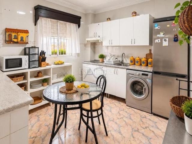 Casa en venta en Cabezas de San Juan Las. VIVIENDA EN VETAHERRADO. Casas Cabezas de San Juan.