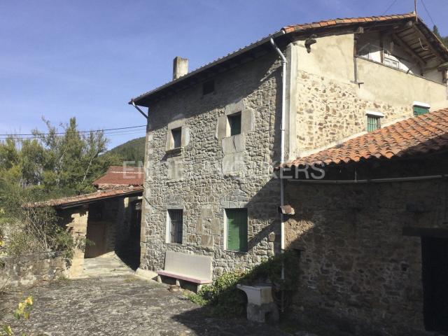 Casa en venta en Cabezón de Liébana. Encantadora casona montañesa en Liébana. Casas Cabezón de.