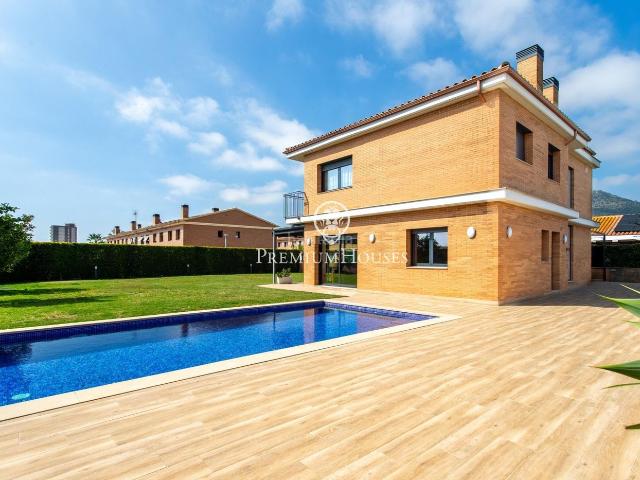 Casa en venta en Cabrera de Mar. Elegante casa con piscina y parcela plana en venta en Cabrera de Mar. Casas Cabrera de.