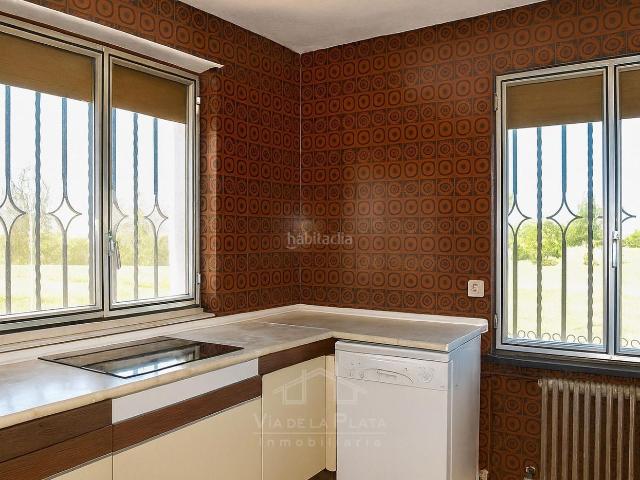 Casa en venta en Cabrerizos. Finca exclusiva en Cabrerizos con vistas al río Tormes y potencial urbanístico. Casas.
