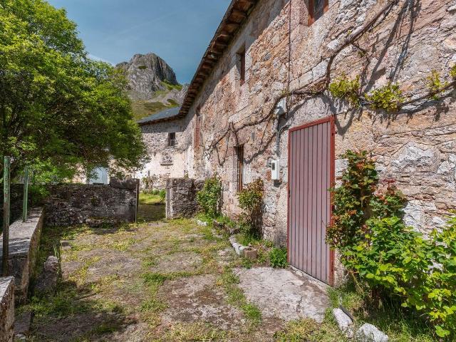 Casa en venta en Cabrillanes. CASONA EN VENTA EN BABIA LEON. Casas.