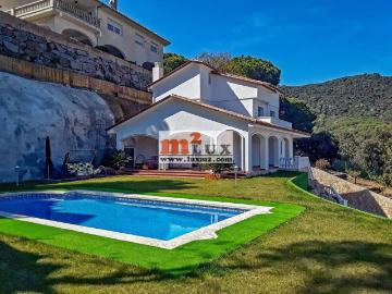 Casa en venta en Cabrils. Villa cómoda en Cabrils, Costa Maresme. Casas.