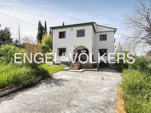 Casa en venta en Cájar. Chalet unifamiliar con gran terreno y vistas a Sierra Nevada. Casas.