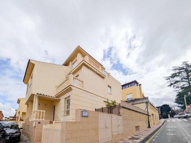 Casa en venta en Cájar. Exclusiva Residencia Unifamiliar en Cájar Haciendo esquina. Espacio, Calidad y Bienestar para su Familia. Casas.
