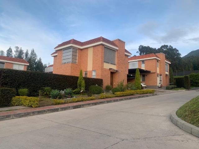 Casa En Venta En Cajica En Conjunto Residencial Alcaparros V226846
