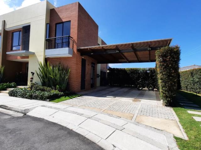 Casa En Venta En Cajica En Oikos V169857