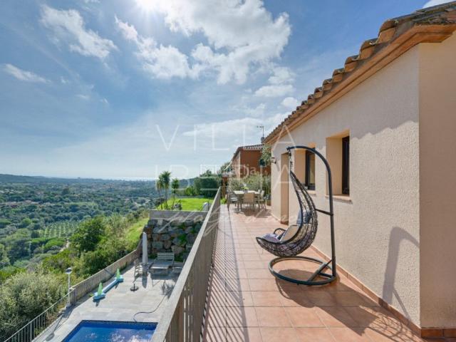 Casa en venta en Calonge, Mas Pere Río de Oro. Casa con vistas al mar y montaña, piscina privada y terraza en Calonge. Casas.