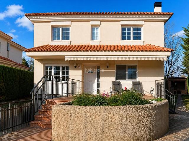 Casa en venta en Calatayud, Estación San Antonio. CHALET TOP EN VALDEARENAS CON JARDÍN, BODEGA Y AEROTERMIA. Casas.