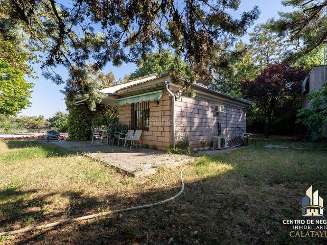 Casa en venta en Calatayud, Estación San Antonio. Finca 6.500 m Calatayud, 2 viviendas y piscina. Casas.