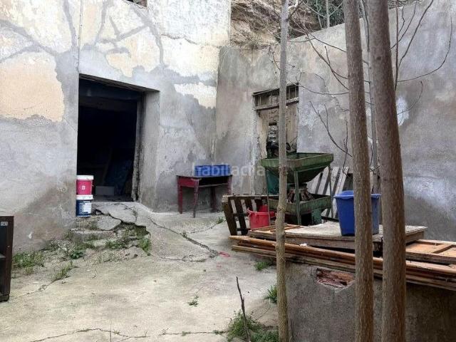 Casa en venta en Calatayud, Marivella Huérmeda Embid de la Ribera. SE VENDE PARCELA URBANA CON EDIFICACIÓN EN CALATAYUD. Casas.
