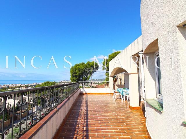 Casa en venta en Calafell, Bellamar Costa Dorada. CHALET DOS APARTAMENTOS UN ÁTICO CON VISTAS ESPECTACULARES AL MAR MAS MEL EN CALAFELL. Casas.