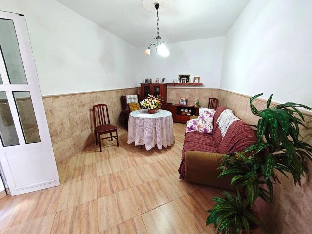 Casa en venta en Calamonte. Casa de Pueblo de 293m Construidos Amplio Patio Trasero con Potencial y Vivienda con Grandes Dimensiones. Casas.
