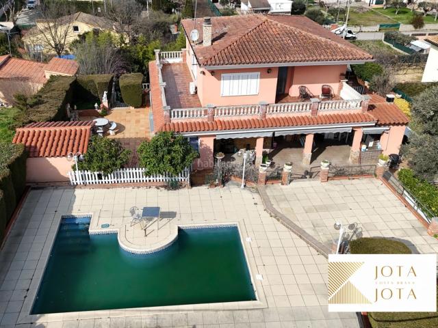 Casa en venta en Caldes de Malavella. CASA DE 5 HABITACIONES CON PISCINA Y GARAJE EN URBANIZACIÓN LLAC DEL CIGNE CALDES DE MALAVELLA. Casas Caldes de.