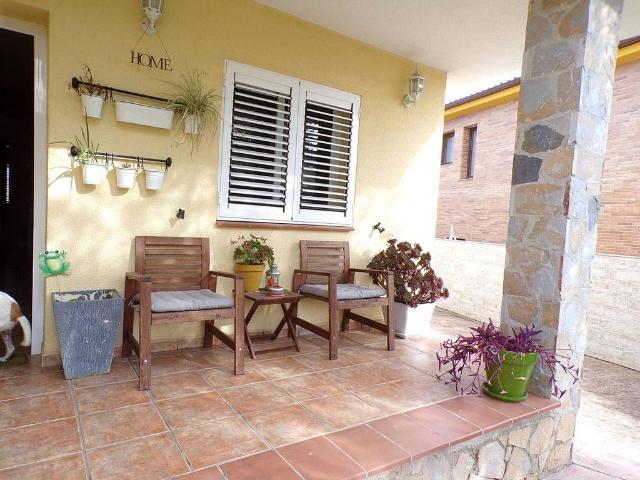 Casa en venta en calle Roureda de Can Roig, Caldes de Malavella, de 145 m² 4 habitaciones por 390.000
