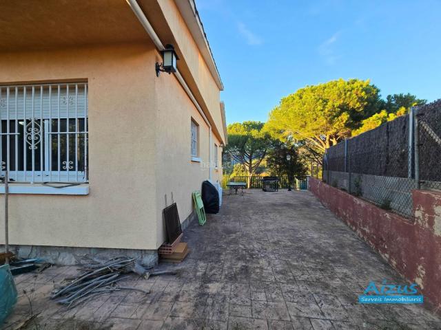 Casa en venta en Caldes de Montbui. Casa a cuatro vientos en la Urbanización El Saulons. Casas Caldes de.