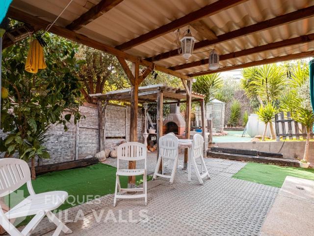 Casa en venta en Caldes de Montbui. Casa adosada con jardín, terraza y vistas a la montaña. Casas Caldes de.