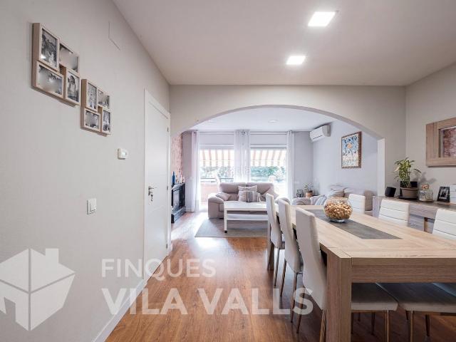 Casa en venta en Caldes de Montbui. Casa esquinera con jardín privado y estilo inigualable. Casas Caldes de.