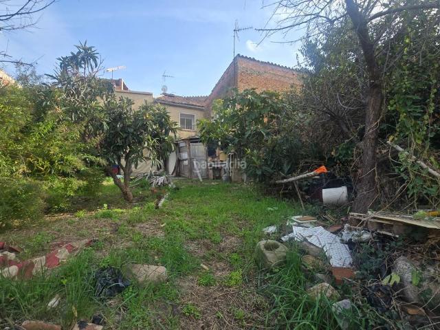 Casa en venta en Caldes de Montbui. Casa para reformar, con jardín y posibilidad de edificar en el casco antiguo. Casas Caldes de.