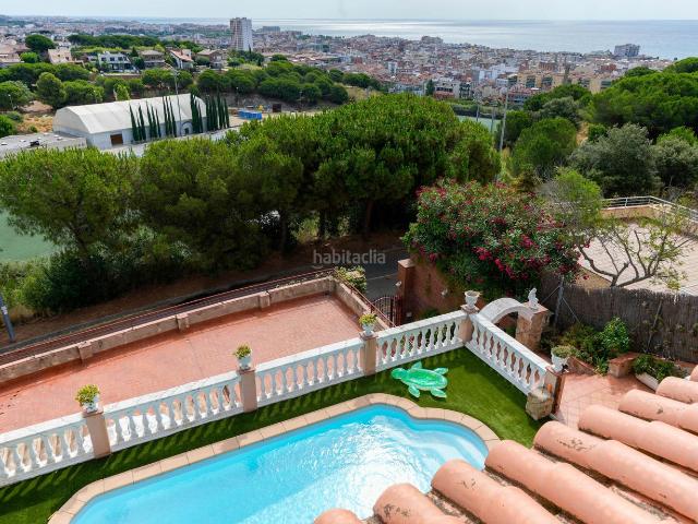 Casa en venta en Calella. Casa en Calella rodeada de naturaleza, con huerto y vistas abiertas al mar. Casas.