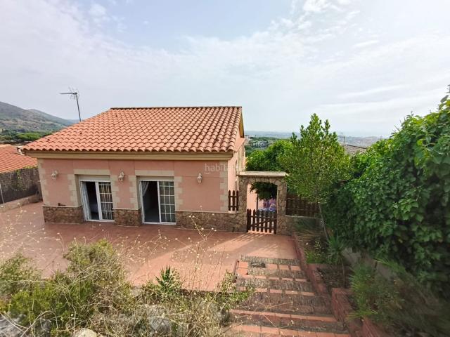 Casa en venta en Calella. GRAN CASA DE 6 DORMITORIOS, CON PISCINA Y VISTAS AL MAR. Casas.
