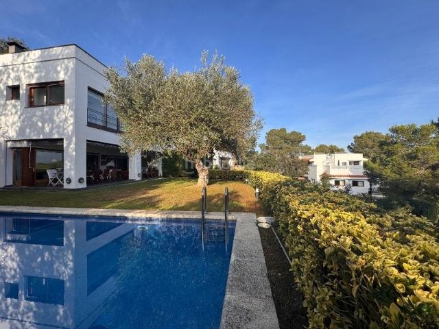 Casa en venta en Calella de Palafrugell Costa Brava. BAIX EMPORDÀ, CALELLA DE PALAFRUGELL, GRAN CASA A CUATRO VIENTO CON VISTAS AL MAR. Casas Calella de.