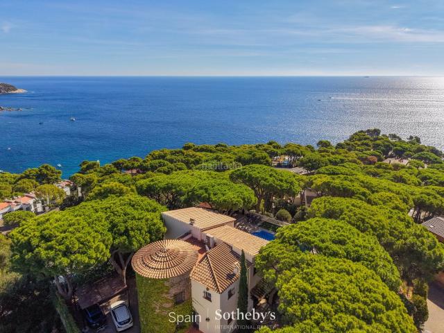 Casa en venta en Calella de Palafrugell Costa Brava. Villa cerca de Calella de Palafrugell con vistas al mar. Casas Calella de.