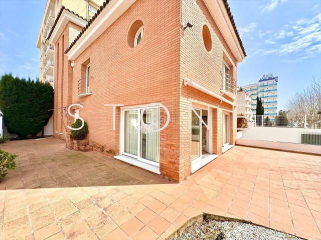 Casa en venta en Calella. ESPECTACULAR CASA INDEPENDIENTE EN CALELLA. Casas.