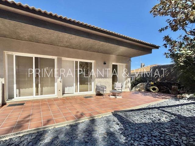 Casa en venta en Calella. Espectacular y con piscina!. Casas.