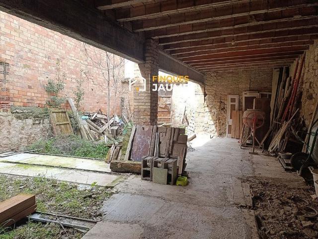 Casa en venta en calle Major, Montoliu de Lleida, de 270 m² 6 habitaciones por 70.000
