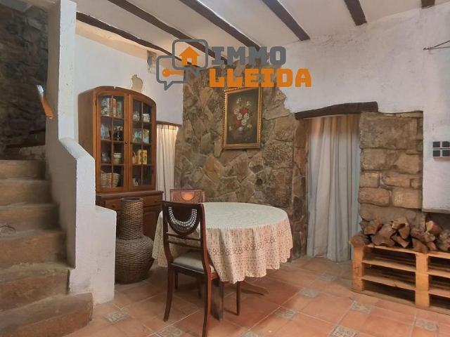 Casa adosada en venta en calle Major, Montoliu de Segarra, de 282 m² 6 habitaciones por 170.000