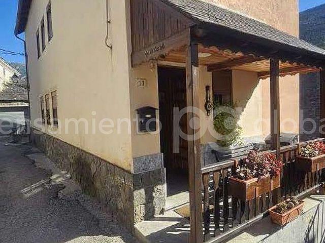 Casa en venta en calle Major, Vielha e Mijaran, de 550 m² 4 habitaciones por 415.000