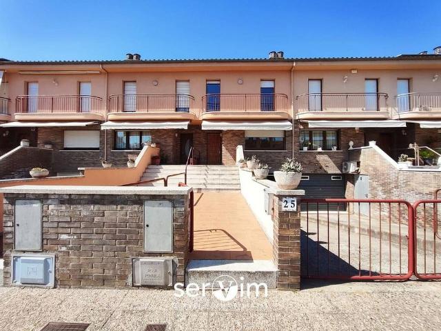 Casa en venta en calle Mas Catofa, Girona, de 168 m² 4 habitaciones por 495.000