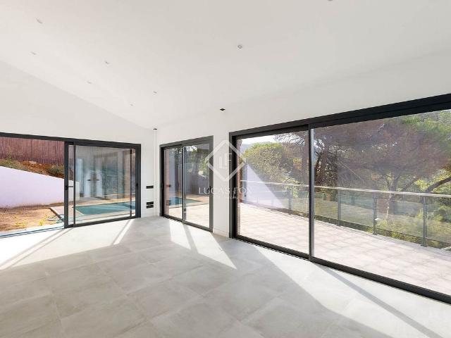 Casa en venta en calle Mare de Deu de Montserrat, Vallromanes, de 752 m² 4 habitaciones por 790.000
