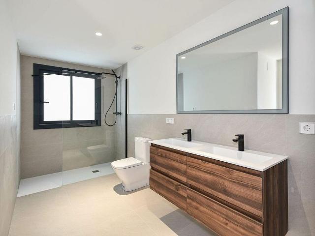 Casa en venta en calle Maria Solà, Terrassa, de 400 m² 4 habitaciones por 605.000