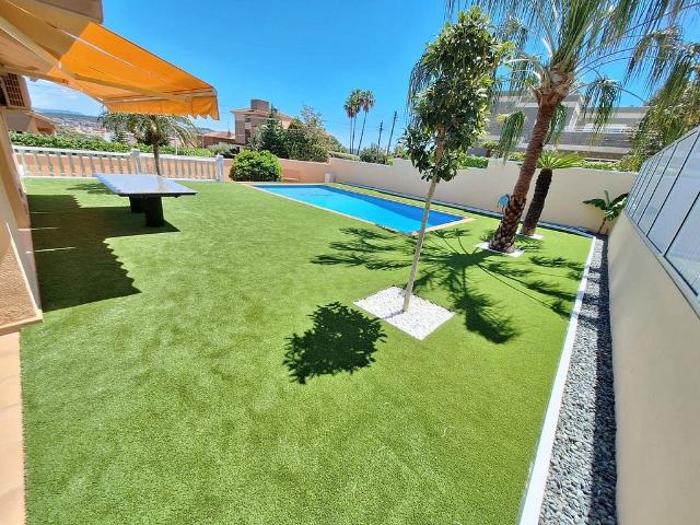 Chalet en venta en calle Martí Franquès, Vendrell, El, de 282 m² 6 habitaciones por 495.000