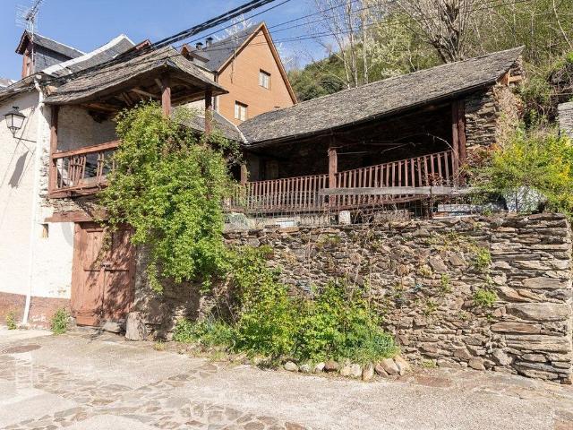 Casa en venta en calle Mayor, Bausen, de 365 m² 5 habitaciones por 305.000