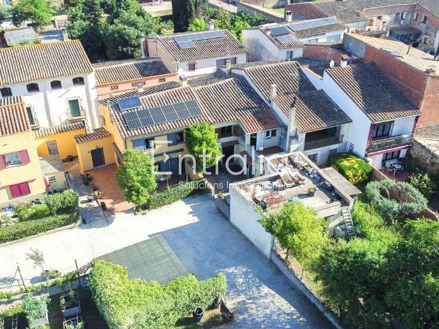 Casa en venta en calle Molins, Celrà, de 167 m² 3 habitaciones por 355.000
