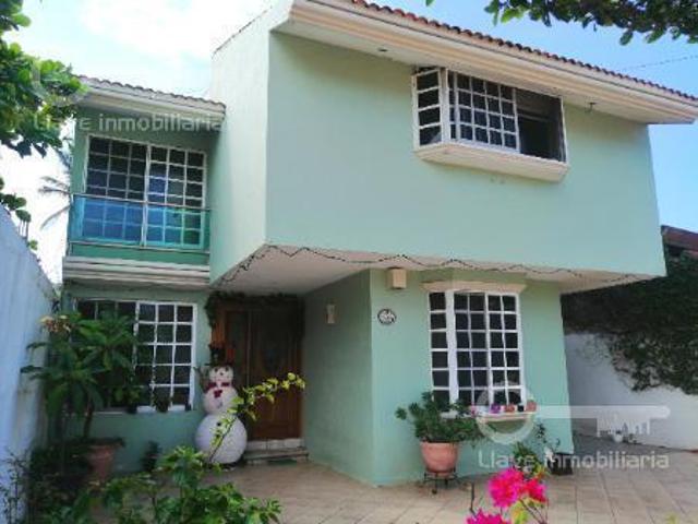 Casa en Venta en Calle Niños Heroes, colonia Guadalupe Victoria, Coatzacoalcos, Ver