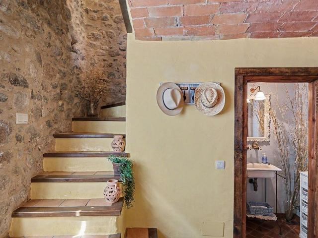 Casa en venta en calle Nou, Boadella d´Empordà, de 152 m² 3 habitaciones por 310.000