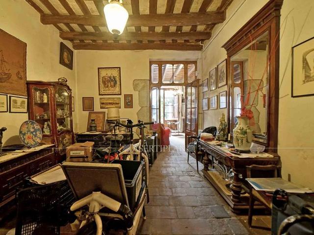 Chalet en venta en calle Nou, Mataró, de 460 m² 7 habitaciones por 540.000