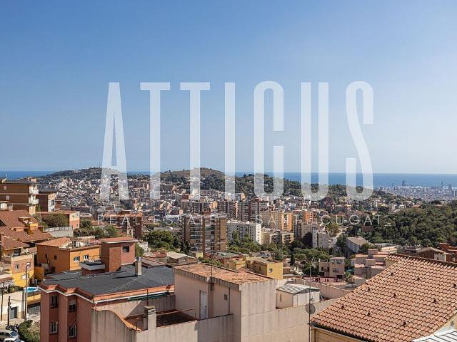 Casa adosada en venta en calle Olvan, Barcelona, de 135 m² 3 habitaciones por 617.500