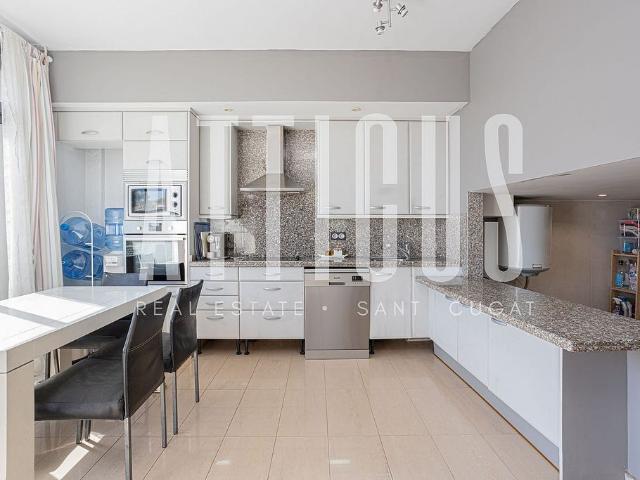 Casa adosada en venta en calle Olvan, Barcelona, de 135 m² 3 habitaciones por 617.500