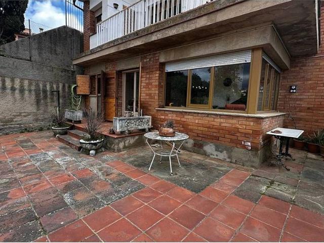 Casa en venta en calle Agustí Santacruz, Sant Feliu de Codines, de 340 m² 8 habitaciones por 460.000