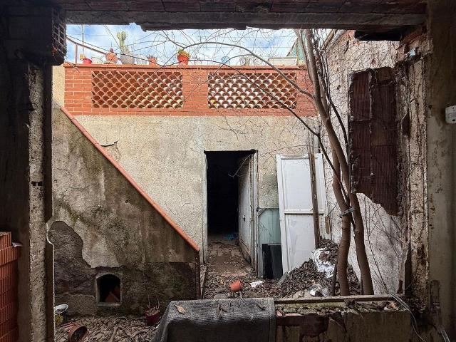 Casa en venta en avenida De Jaume I, Terrassa, de 117 m² 2 habitaciones por 170.000
